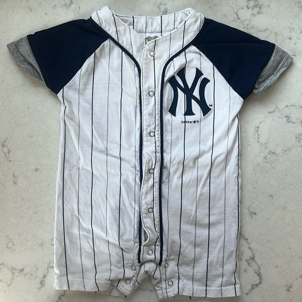 MLB New York Yankees pinstripe baby shortie